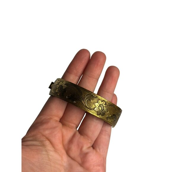 VTG Etched Gold Tone Floral Bangle Bracelet Wide Victorian Hinged Cuff 3.5" - Picture 1 of 5